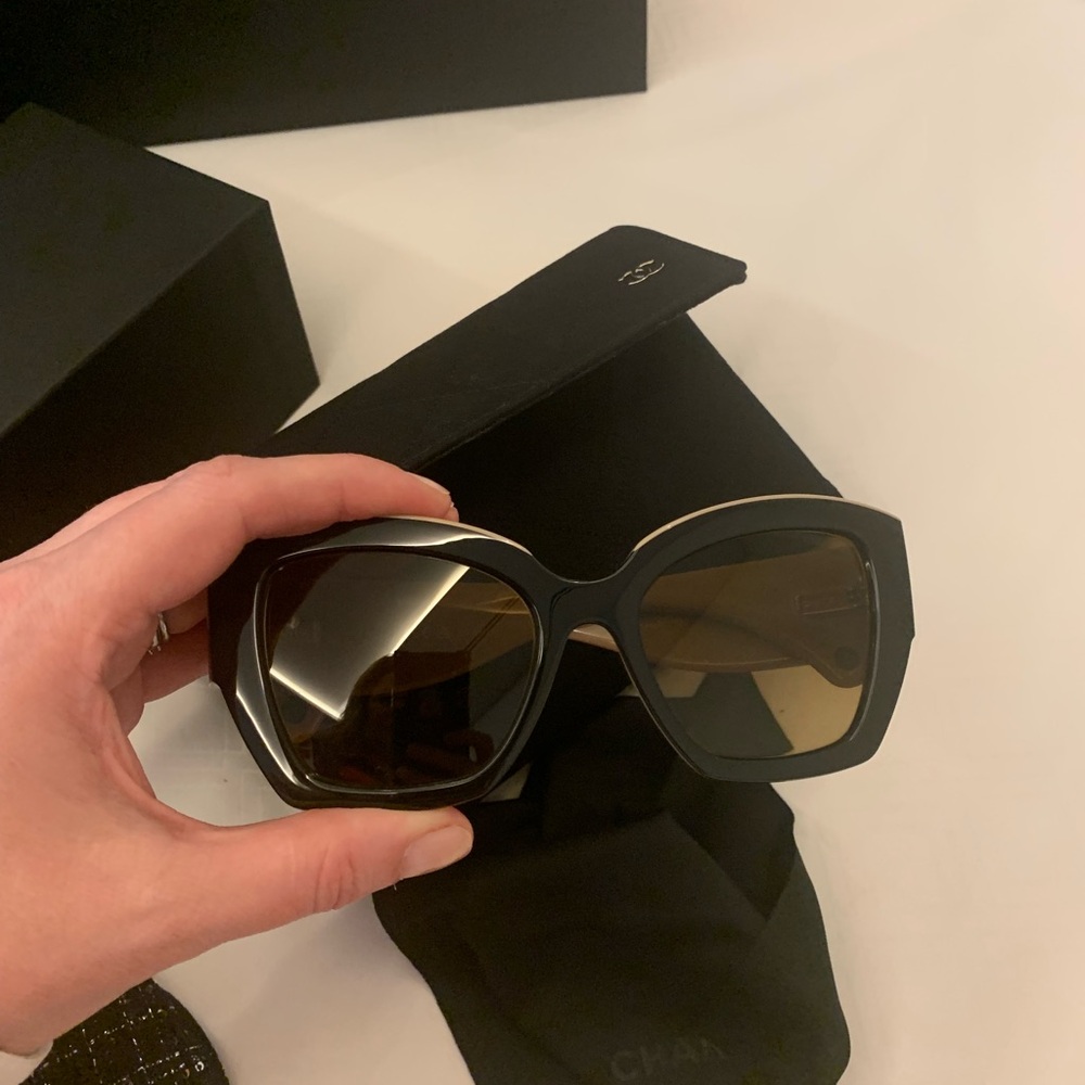 Brand new authentic Chanel sunglasses , latest season. A must!